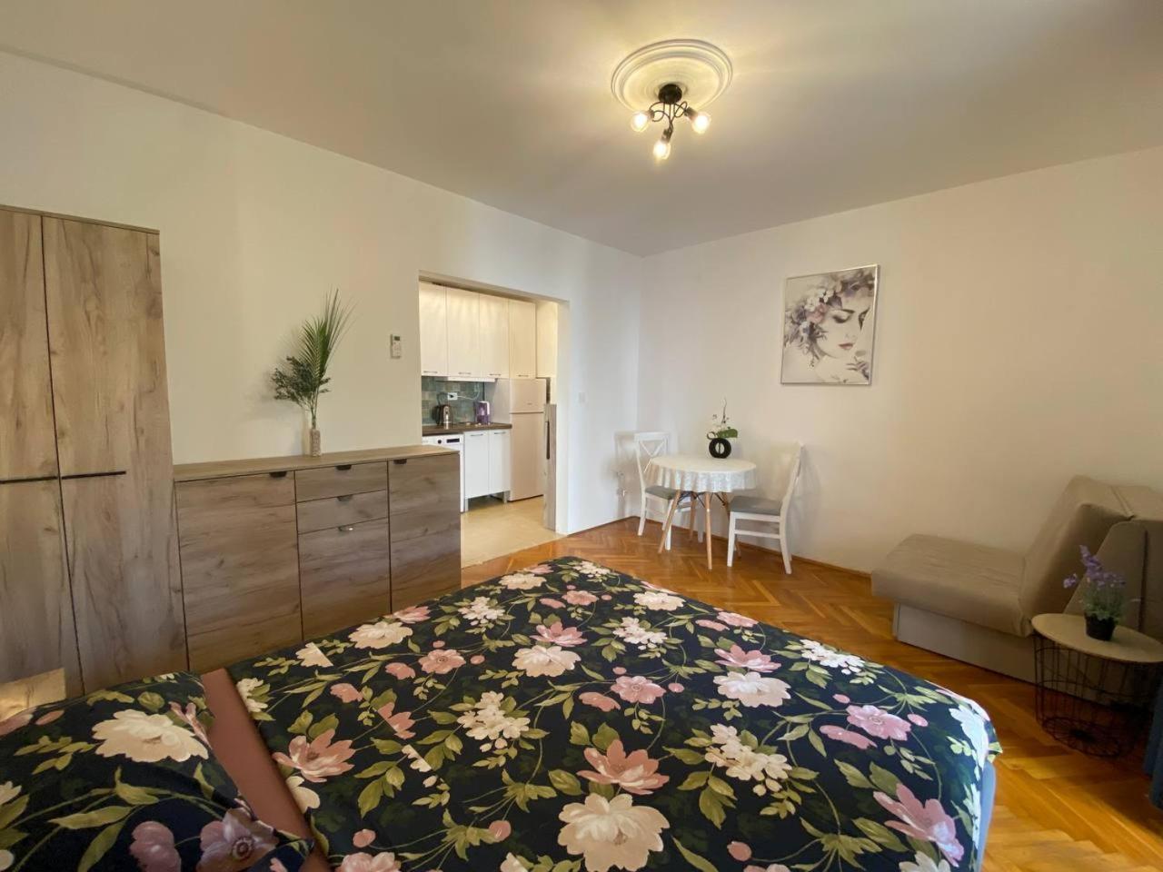 Alina'S Apartment Бечичи Экстерьер фото