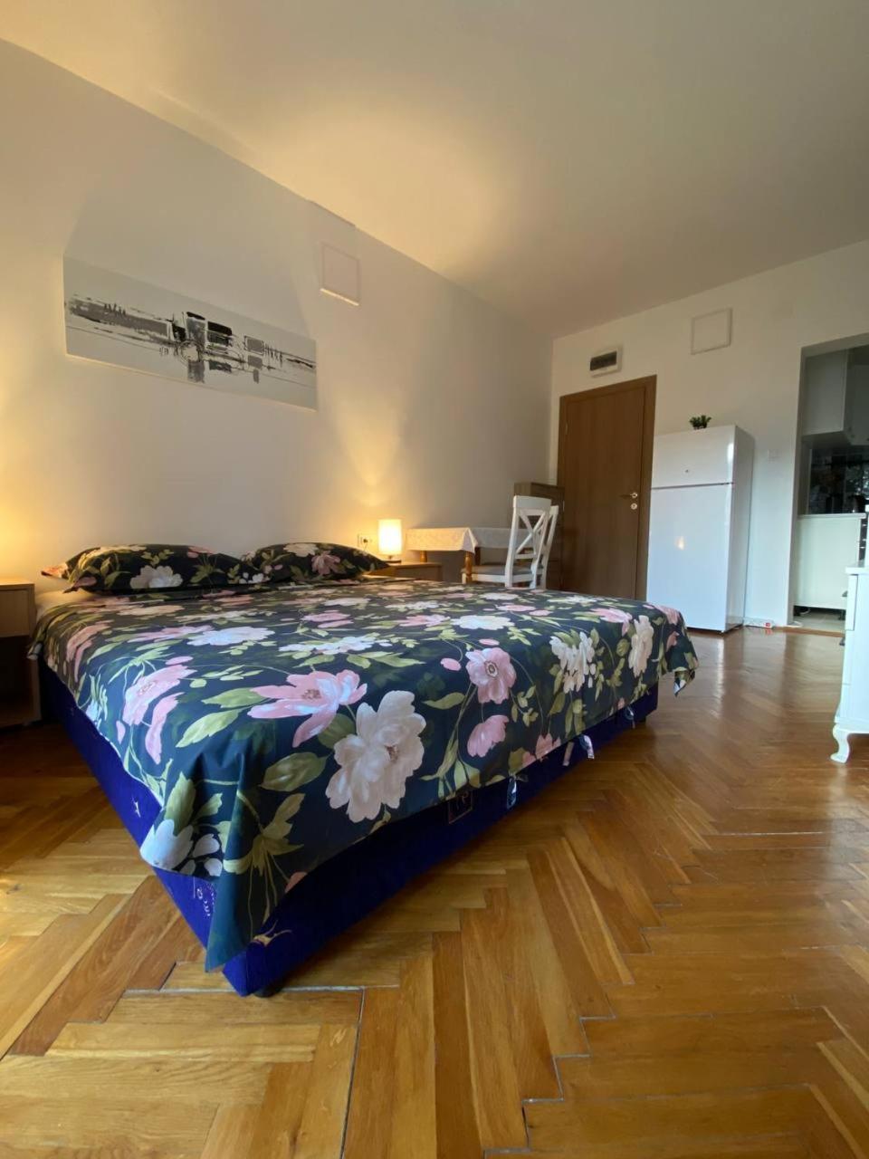 Alina'S Apartment Бечичи Экстерьер фото